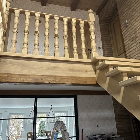 Rustikale Eichentreppe aufgearbeitet