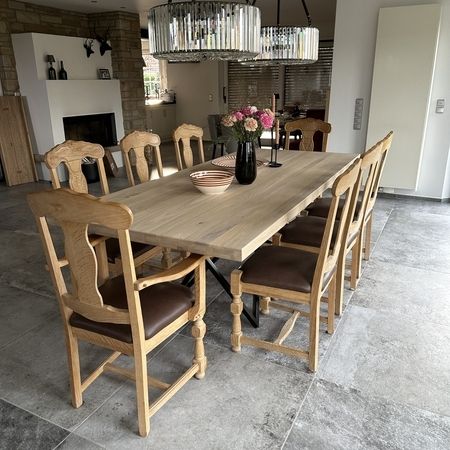 Rustikaler Eichentisch und -stühle aufgearbeitet