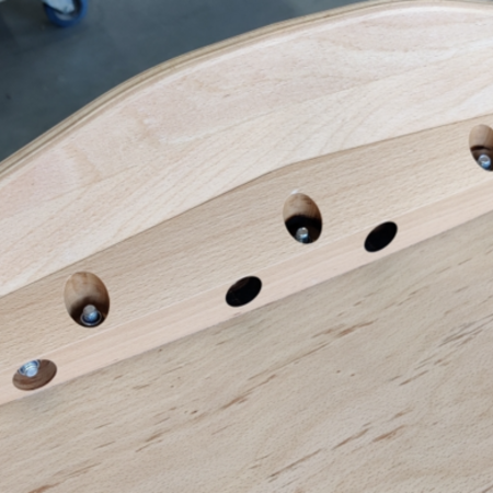 Individuell gefertigte Formteile aus zertifizierten Buchenholz für Sortier-Kippschalen inkl. Bohrungen zur Befestigung